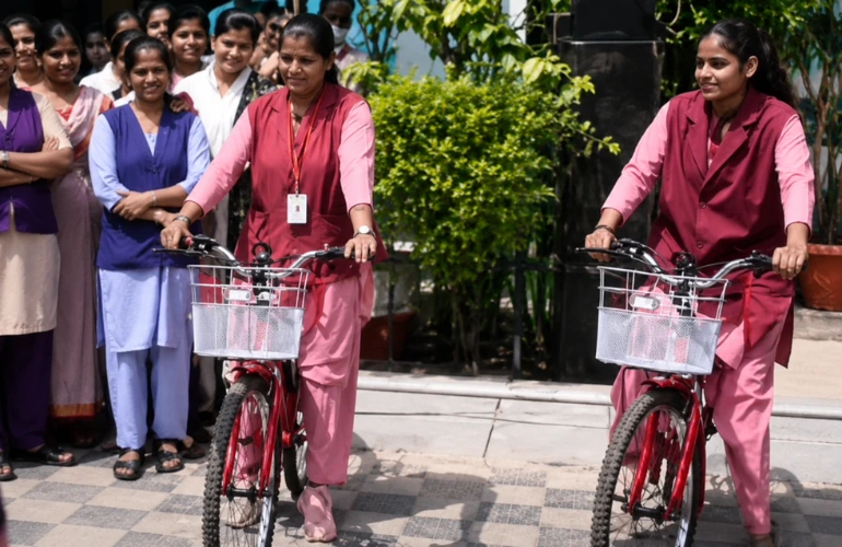 कमाल की पहल: इंदौर की महिला मैकेनिकों ने बनाई ई-साइकिल, IIT बॉम्बे का मिला सहयोग